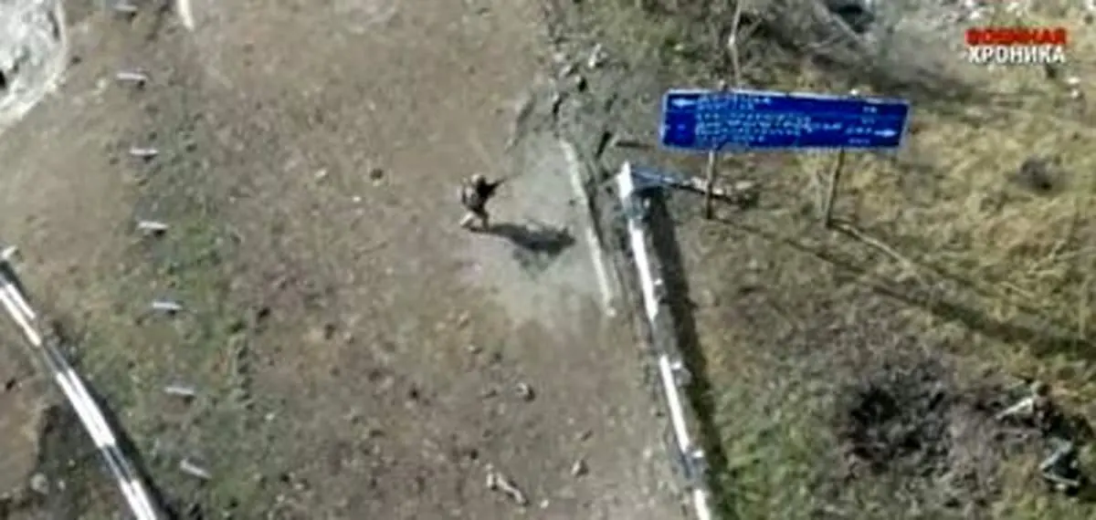 جنگ تن به تن بین یک سرباز اوکراینی با چند سرباز ارتش روسیه+ فیلم