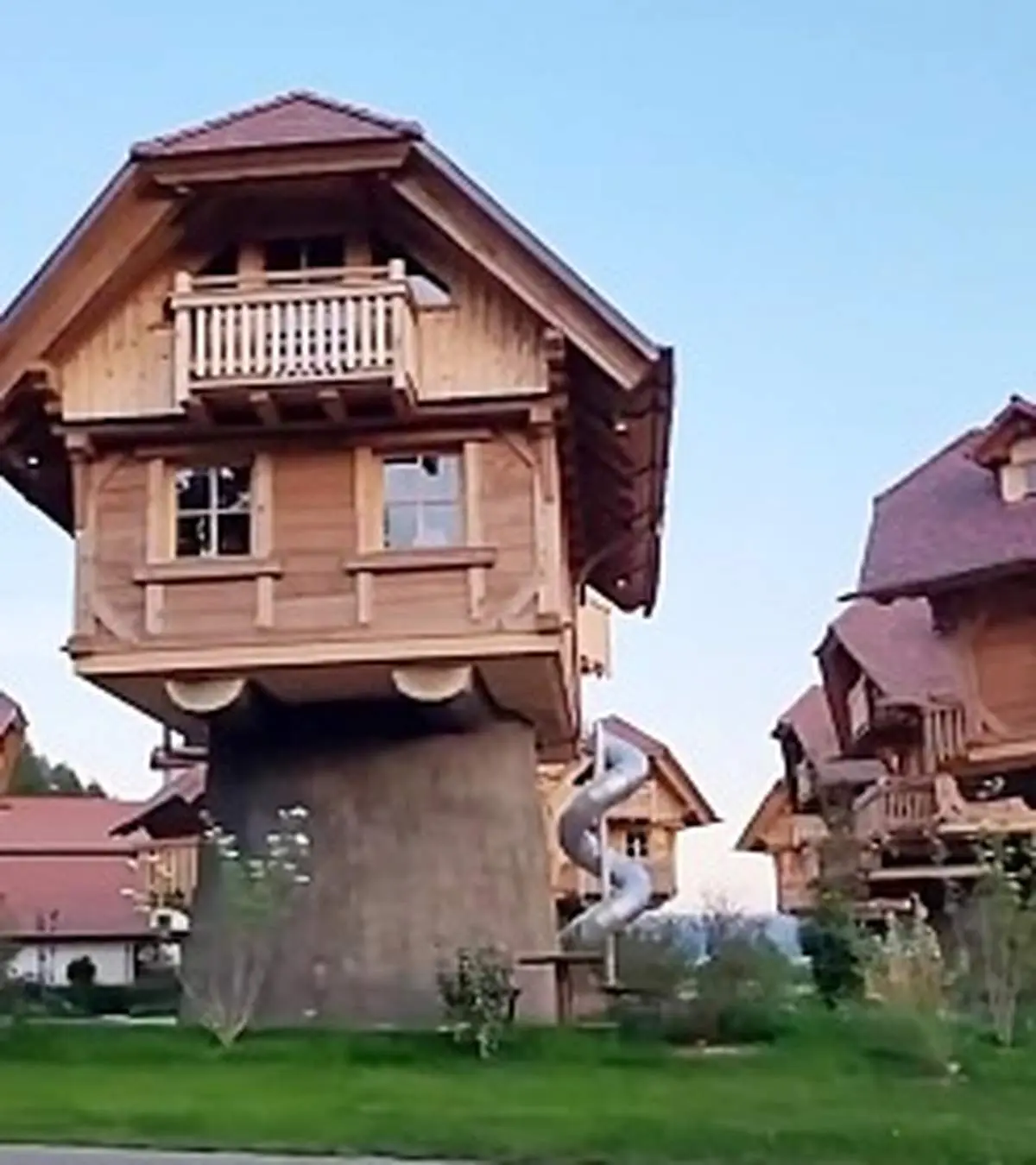 دهکده ای رویایی و زیبا با خانه های درختی‌‌+ فیلم