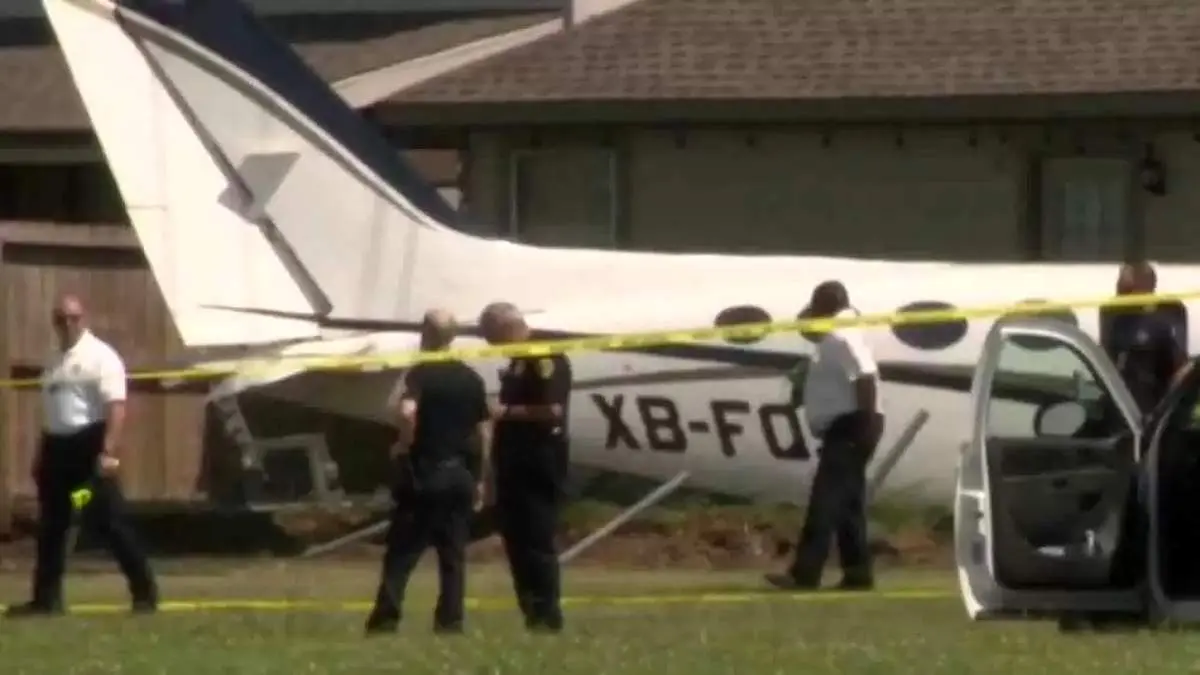 انفجار لاستیک هواپیما در هنگام خروج از باند! + فیلم