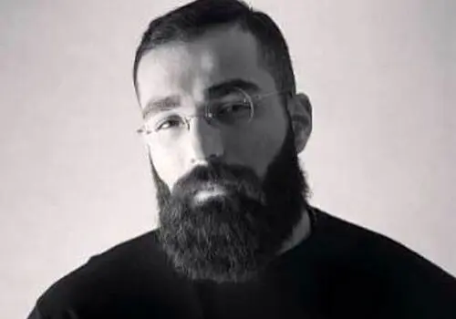 جشن تولد ۳۲ سالگی حمید صفت خواننده با دو کیک خاص