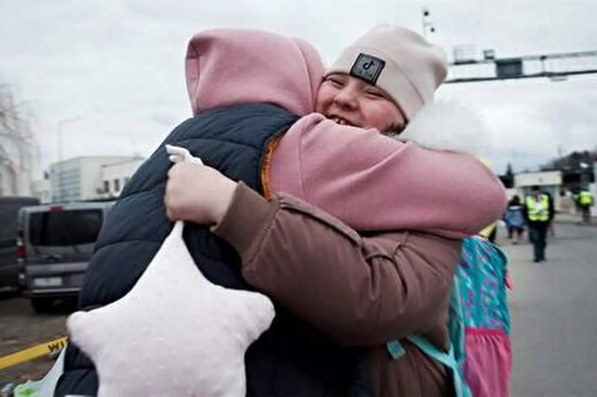 لحظات احساسی از دیدار مجدد خانواده اوکراینی پس از ماه‌ها دوری و جدایی+ فیلم