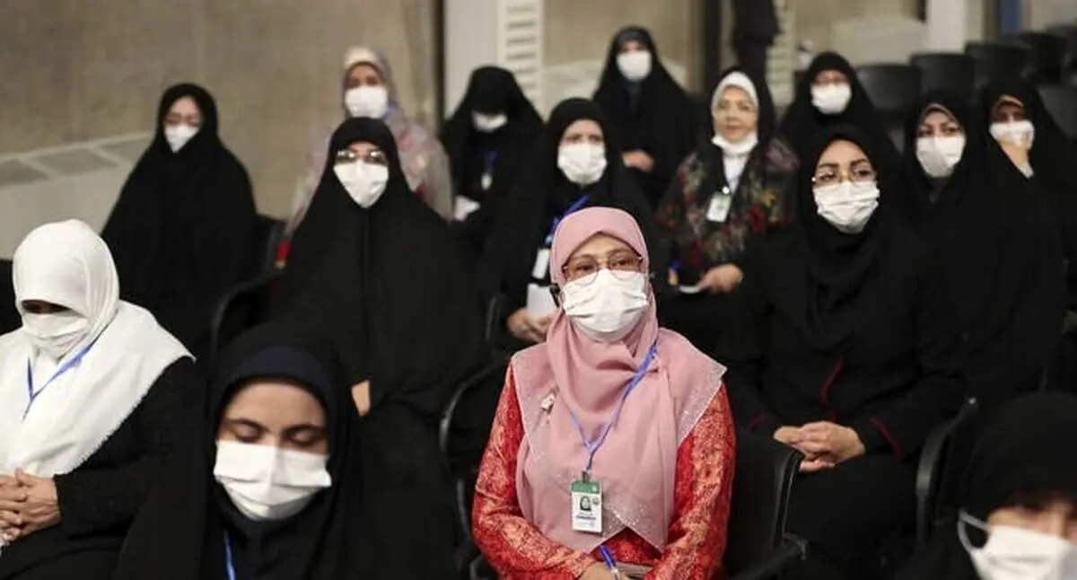 پوشش خاص و متفاوت برخی زنان در دیدار با رهبر انقلاب+ عکس