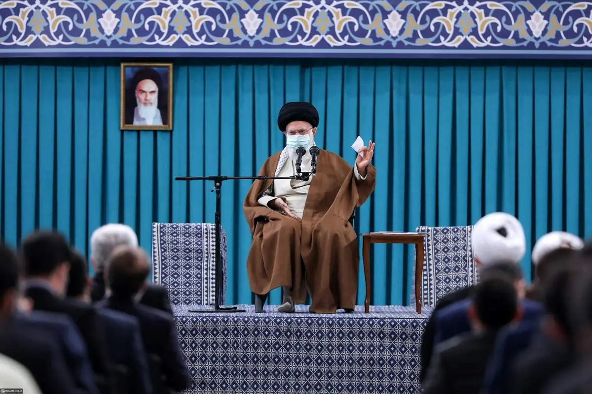 دیدار ۵۰۰ نخبه کشوری با رهبر انقلاب