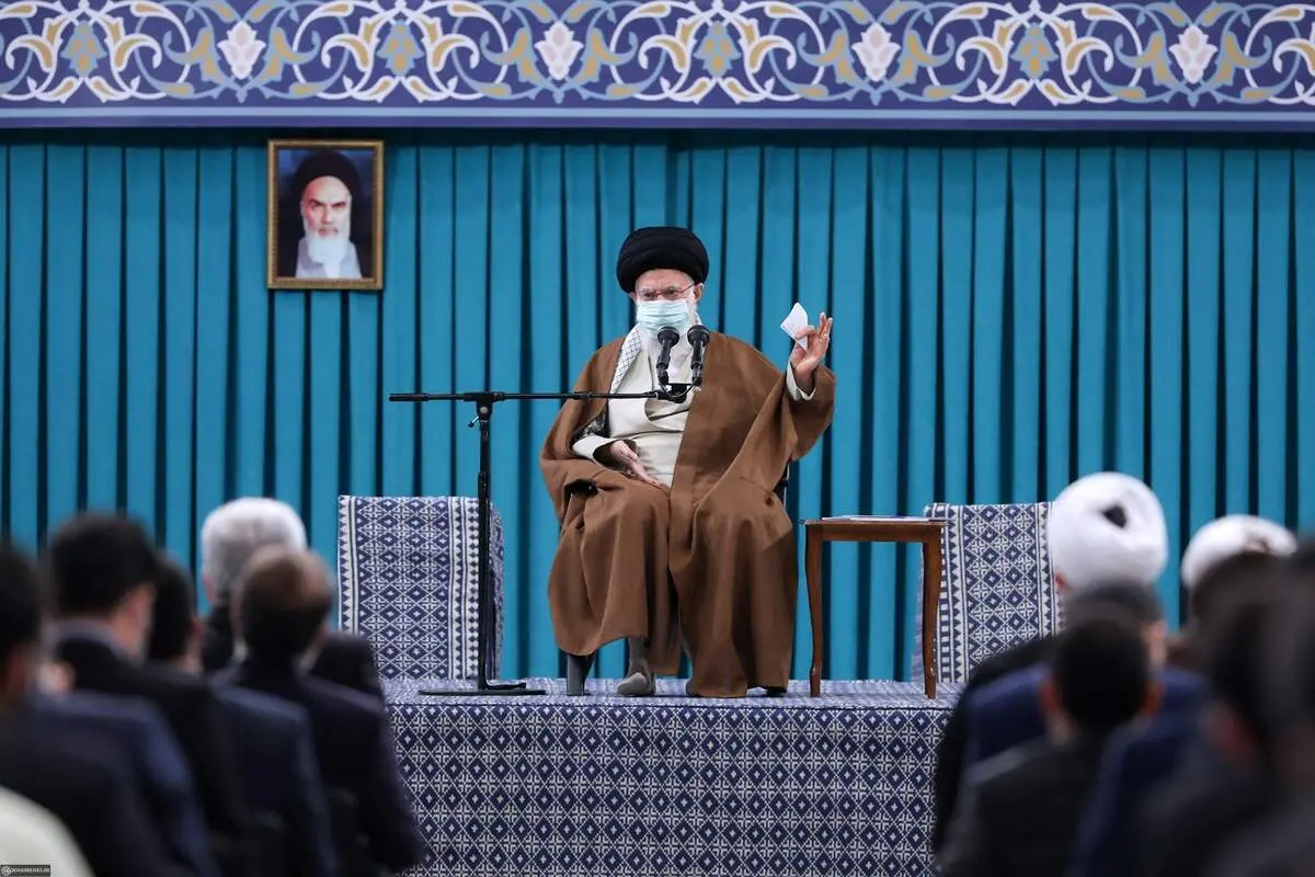 دیدار ۵۰۰ نخبه کشوری با رهبر انقلاب