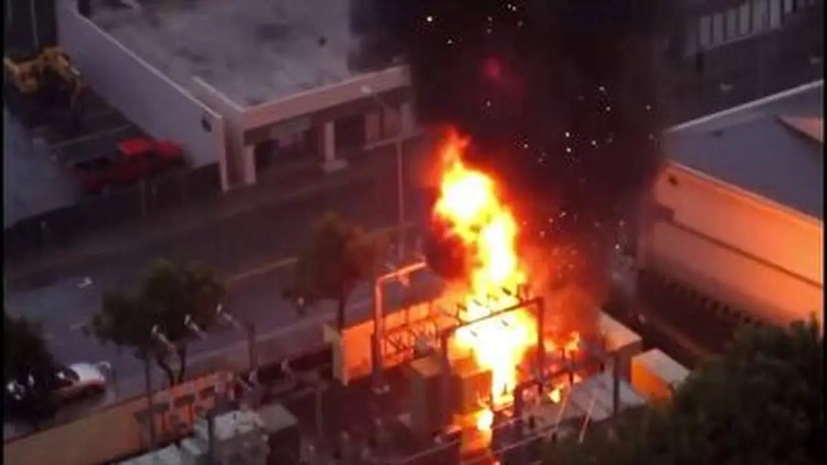 بهای سنگین تقلید از هالیوود؛ گیر افتادن مرد ماجراجو در میان انفجار و سقوط!+ فیلم