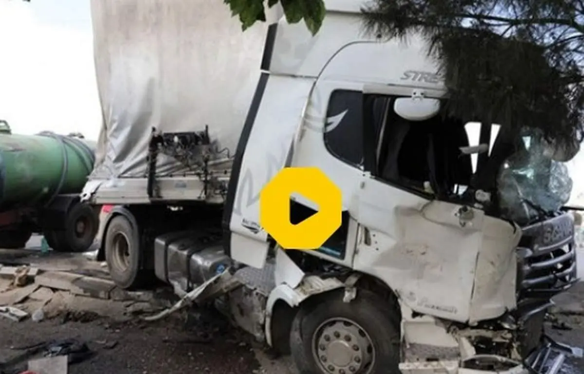 لحظه تصادف قطار با یک تریلی که از وسط نصف شد+ فیلم