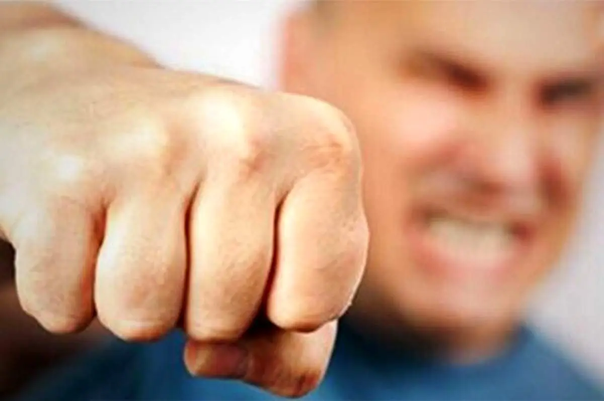 مشت سهمگین یک مرد به صورت مزاحم زنان + فیلم