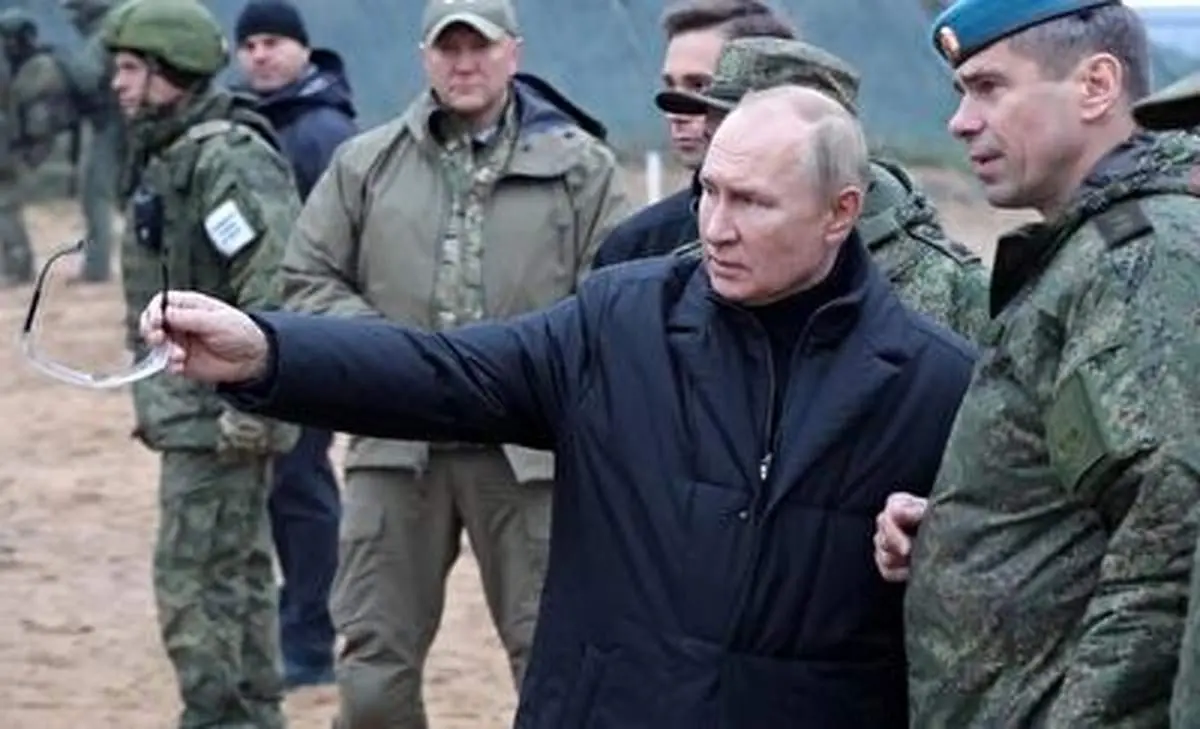 پوتین دراز کشید و تیراندازی کرد + فیلم