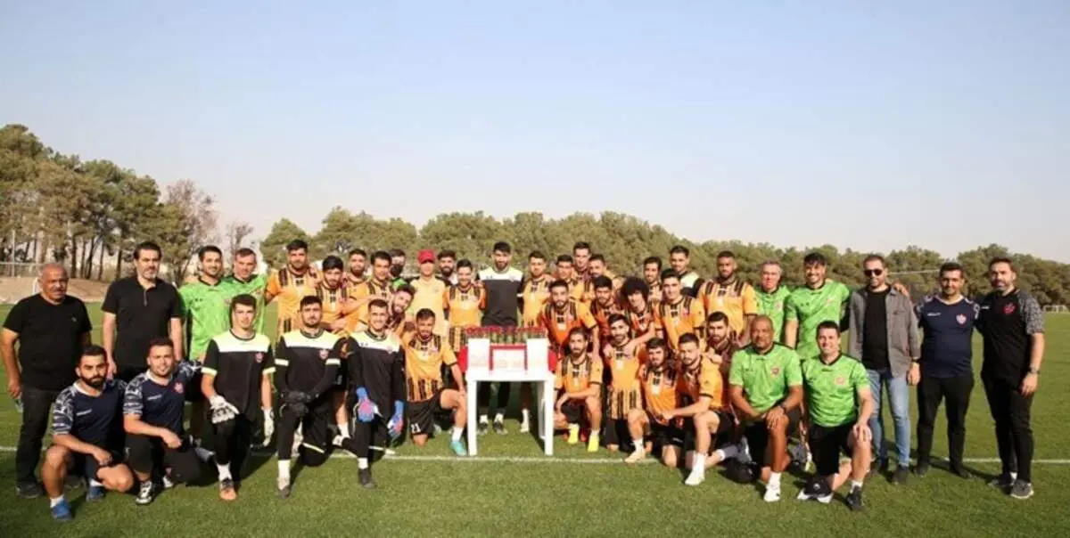 ادای احترام پرسپولیسی ها به درگذشتگان در تمرین امروز+ تصاویر