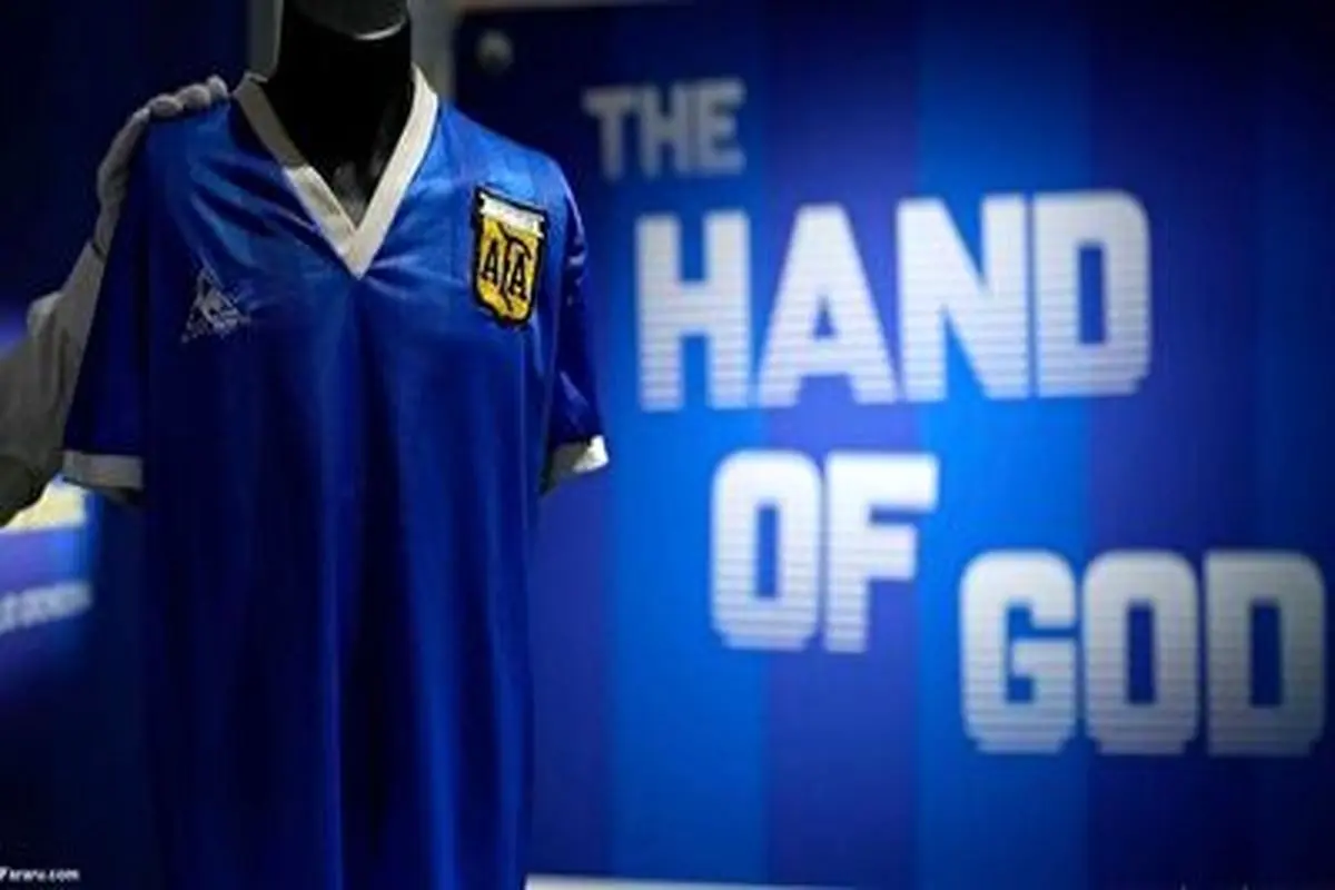 نمایش پیراهن مارادونا در جام جهانی قطر+ فیلم