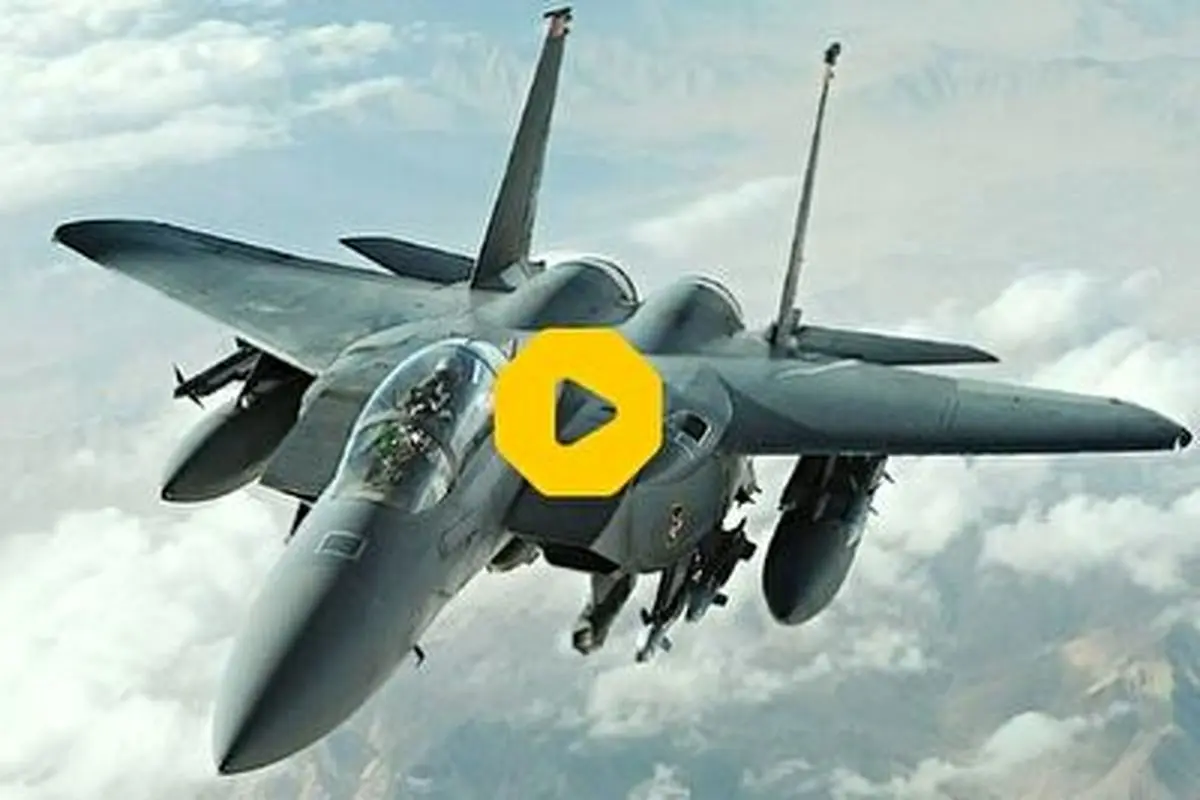 حرکت عجیب و ترسناک جت جنگنده روسی در کنار هواپیمای مسافربری؛ وحشت مسافران+ فیلم