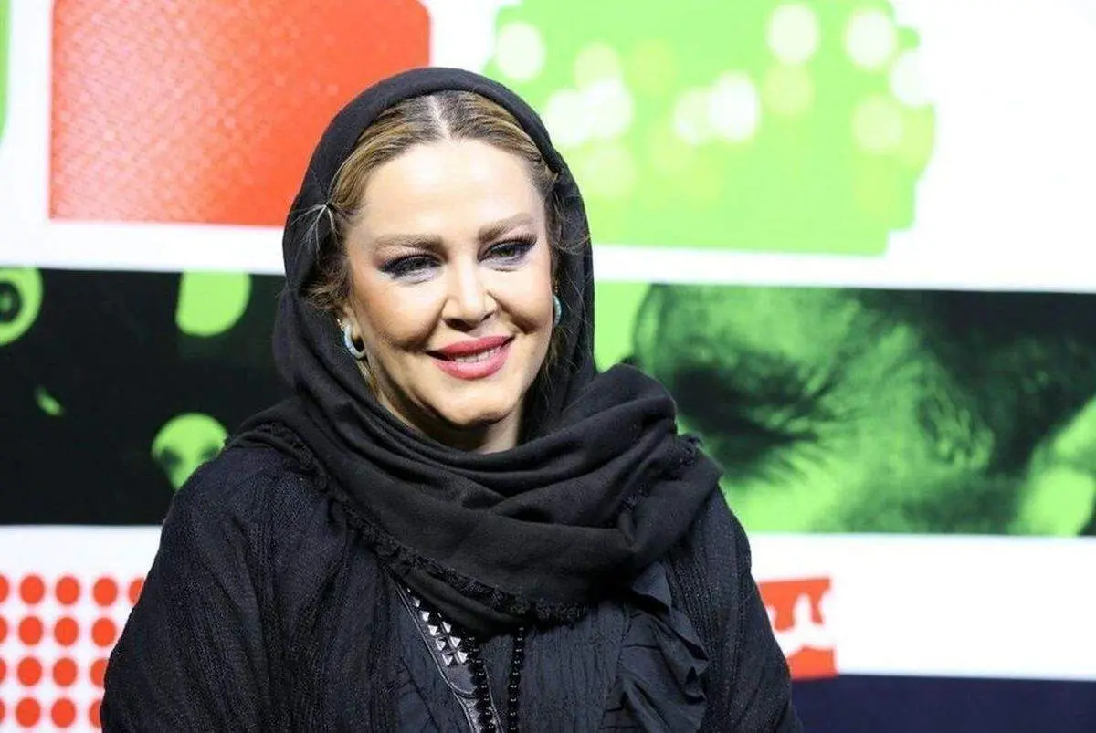 چهره ناراحت و متفاوت بهاره رهنما در صحنه تئاتر +عکس