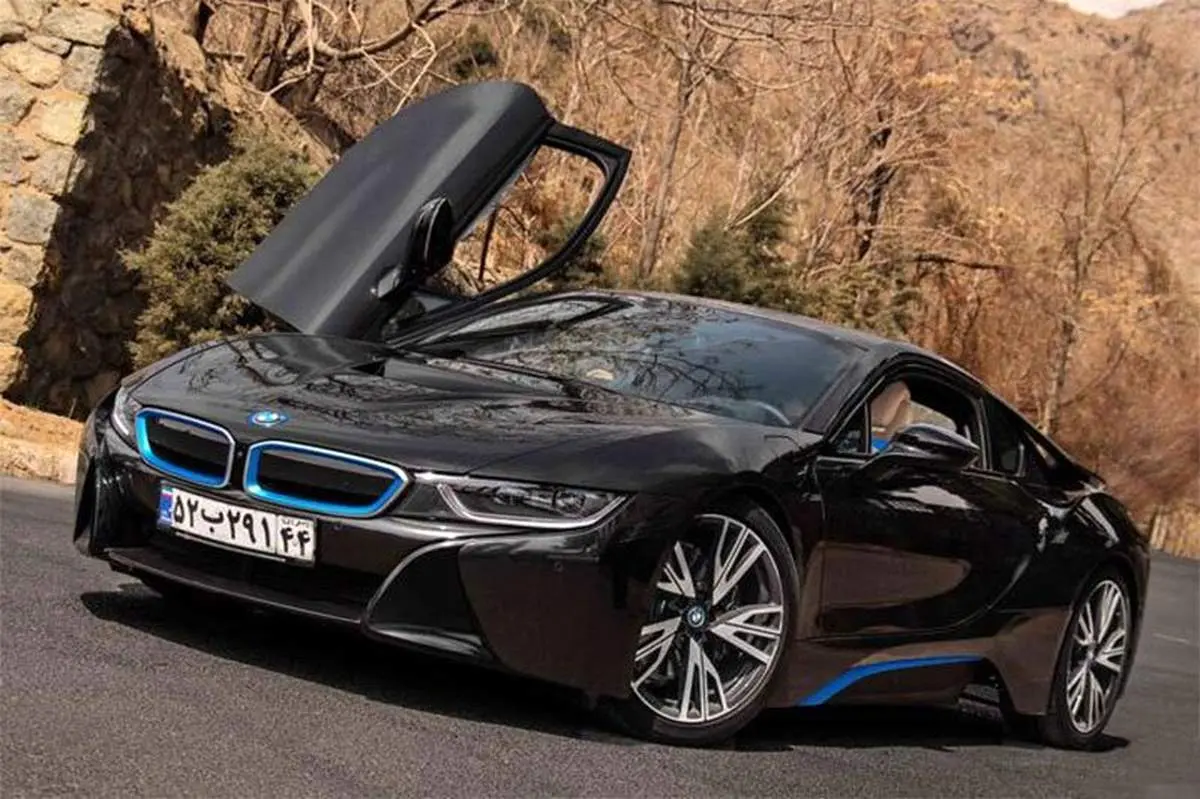 خودنمایی یک BMW منحصربفرد در قلب تهران؛ پرزرق‌ و برق و درخشان + فیلم