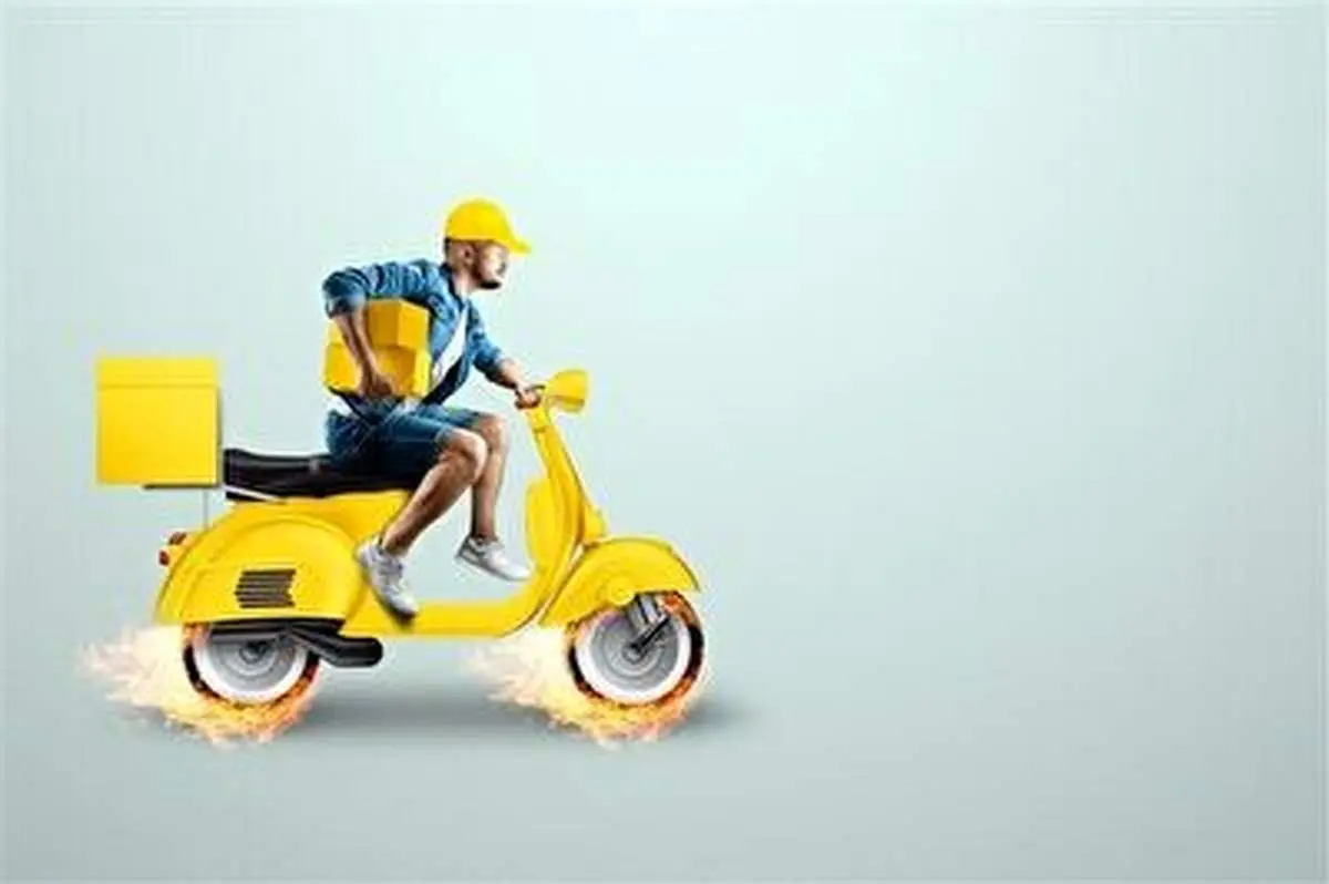 پرواز یک پستچی در عربستان برای رساندن بسته‌های پستی + فیلم