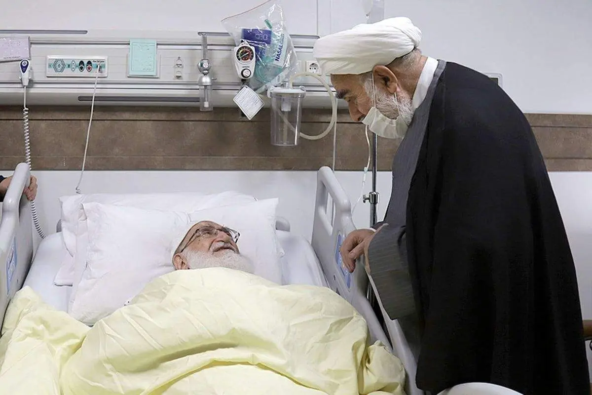 آیت‌ الله نوری همدانی در بیمارستان بستری شد + عکس