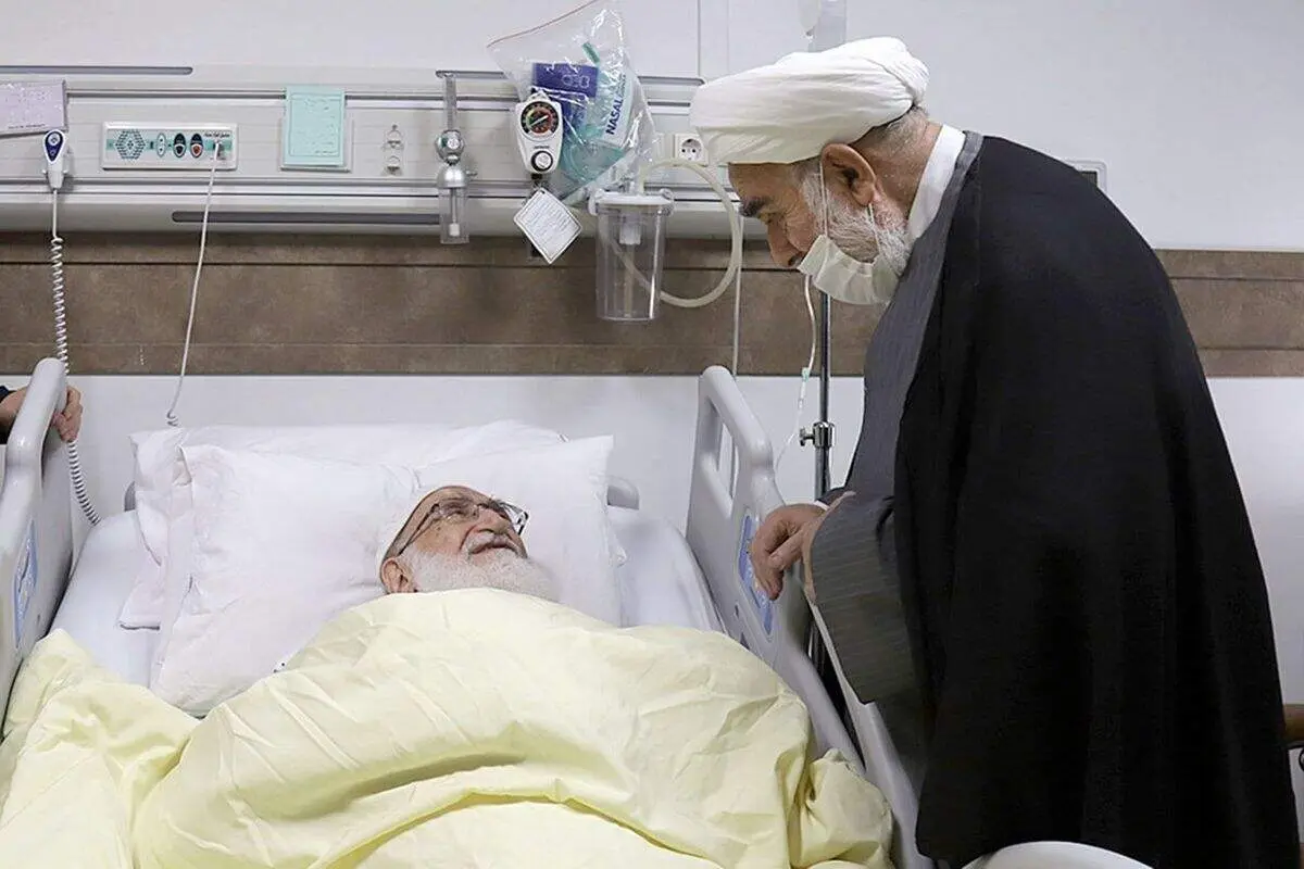 آیت‌ الله نوری همدانی در بیمارستان بستری شد + عکس