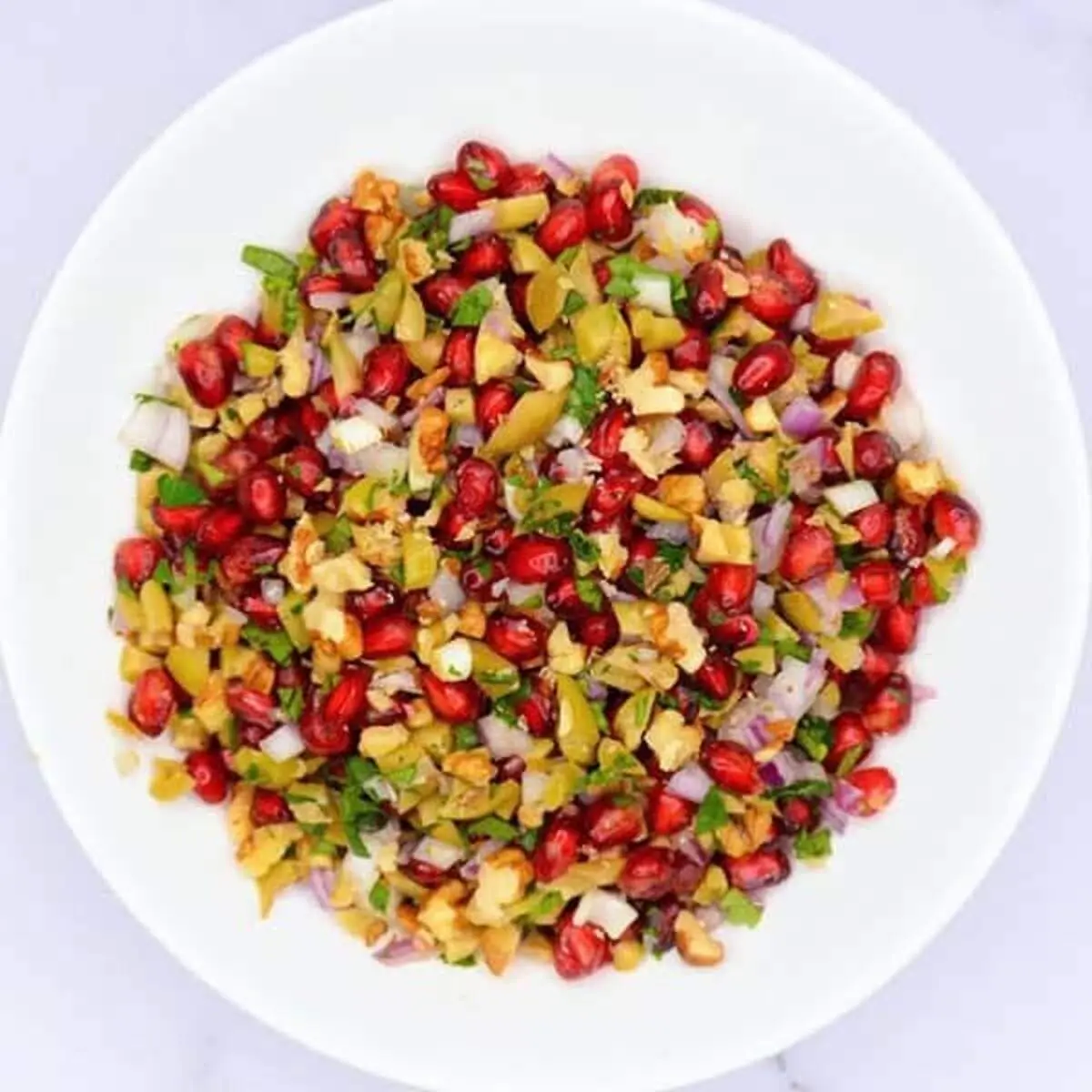 طرز تهیه سه سوته سالاد انار و زیتون