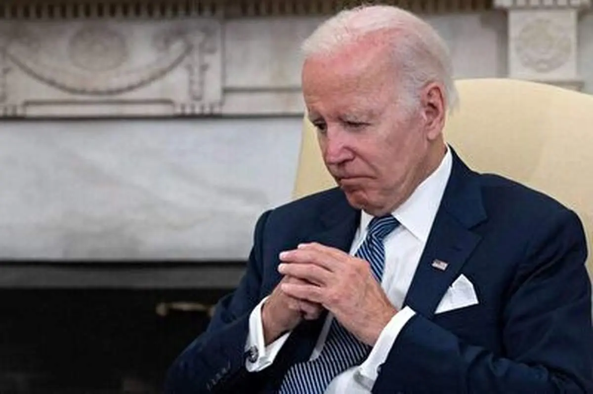 چرت زدن بایدن در میان مصاحبه؛ رئیس جمهور آمریکا باز هم سوژه شد + فیلم