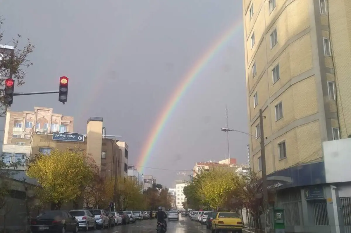تصاویر دیدنی از رنگین‌کمان پاییزی در تهران + فیلم