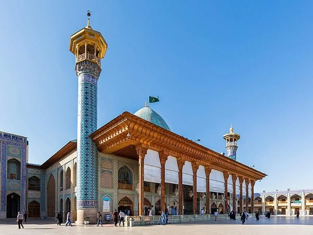 حمله تروریستی به حرم شاهچراغ/ تاکنون ۱۵ نفر شهید و ۱۹ نفر زخمی شده‌اند+ فیلم و عکس