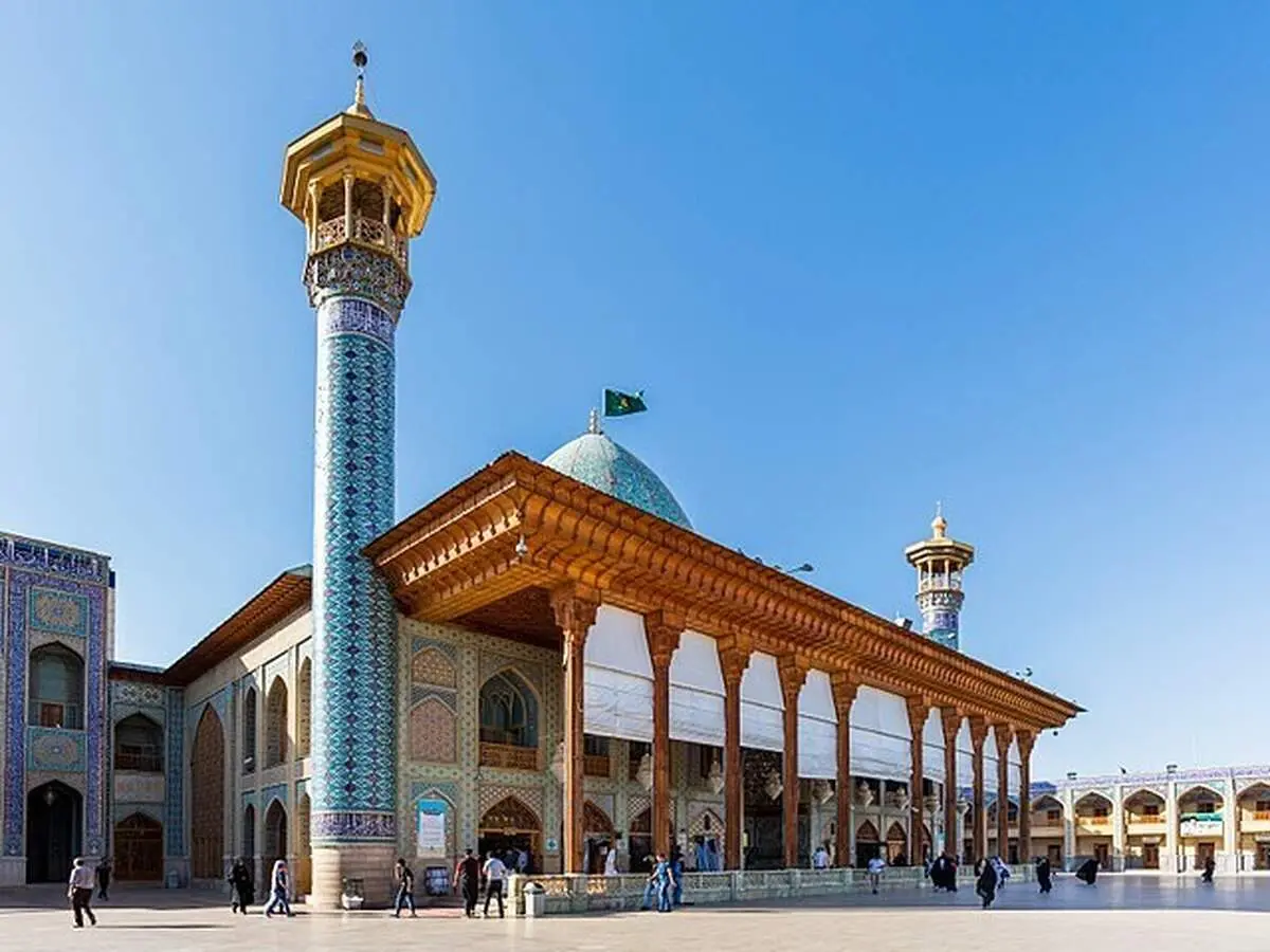 حمله تروریستی به حرم شاهچراغ/ تاکنون ۱۵ نفر شهید و ۱۹ نفر زخمی شدهاند+ فیلم و عکس