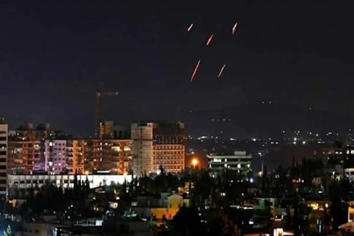 موشک پدافند سوری در تعقیب جنگنده صهیونیست + فیلم