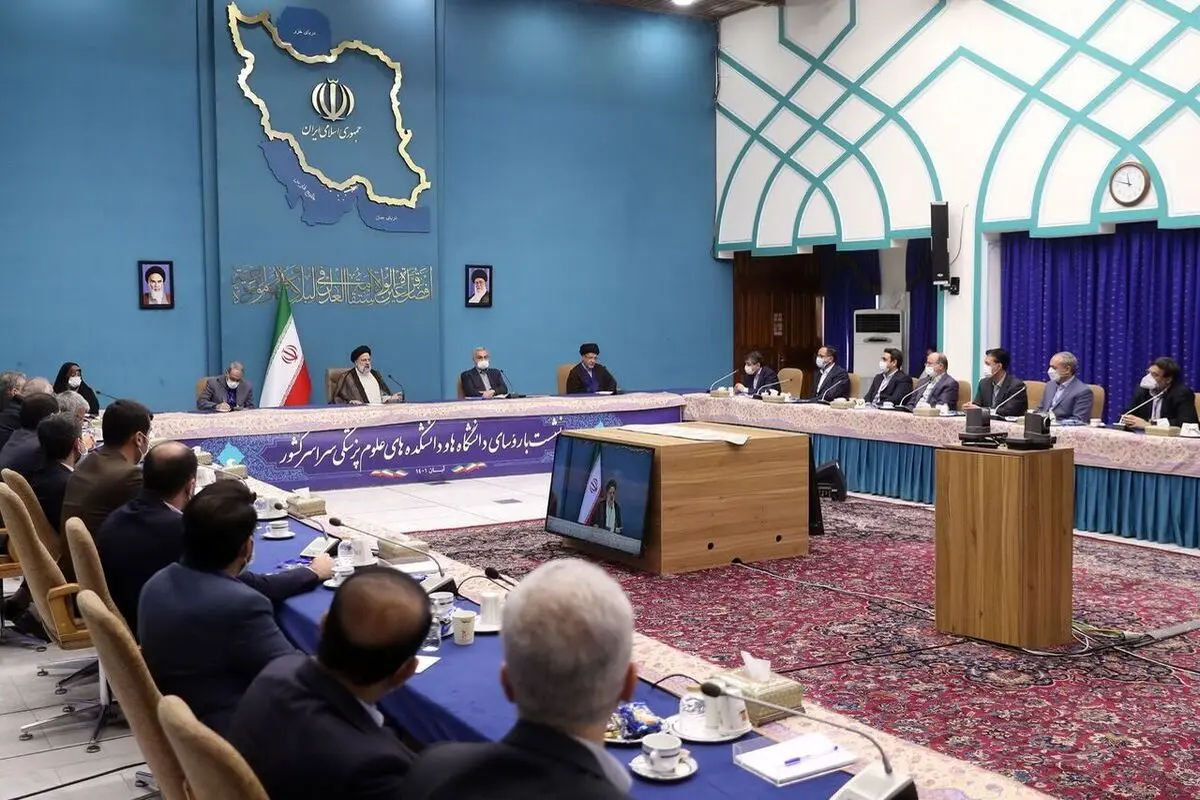 تاکید رئیس جمهور بر ضرورت تمهید دسترسی آسان و ارزان مردم به درمان
