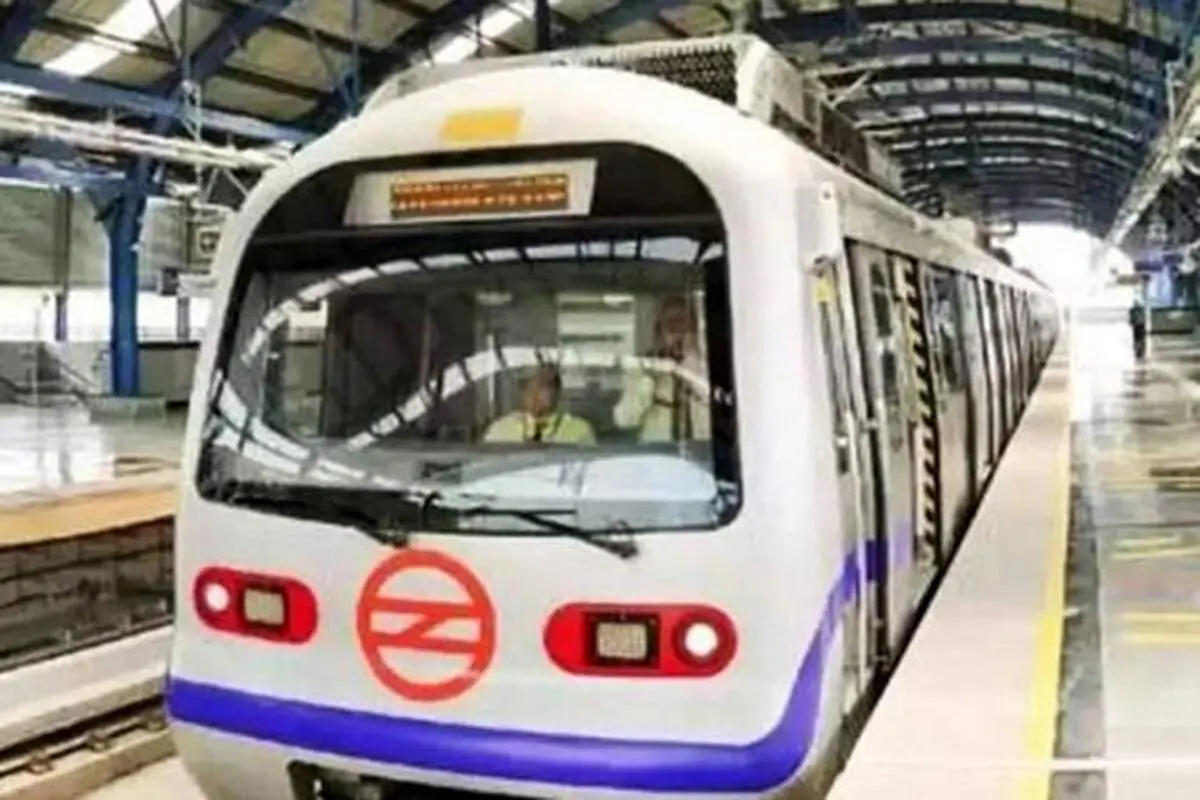 وحشتناک ترین خودکشی تاریخ/ حرکت به سمت قطار با خودرو و له شدن زیر چرخ‌های قطار!+ فیلم