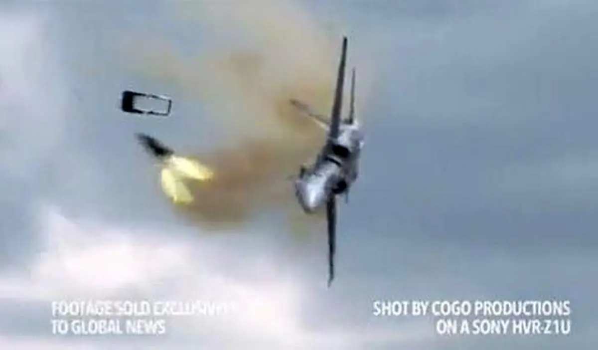 لحظه سقوط هواپیما و ایجکت خلبان در آخرین لحظه + فیلم