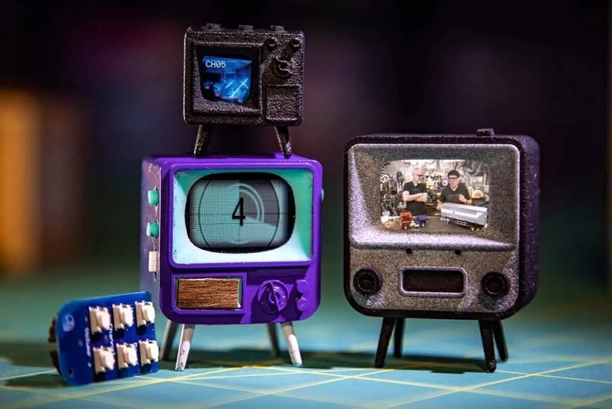 کوچکترین تلویزیون جهان به اندازه تمبر پستی!+ فیلم