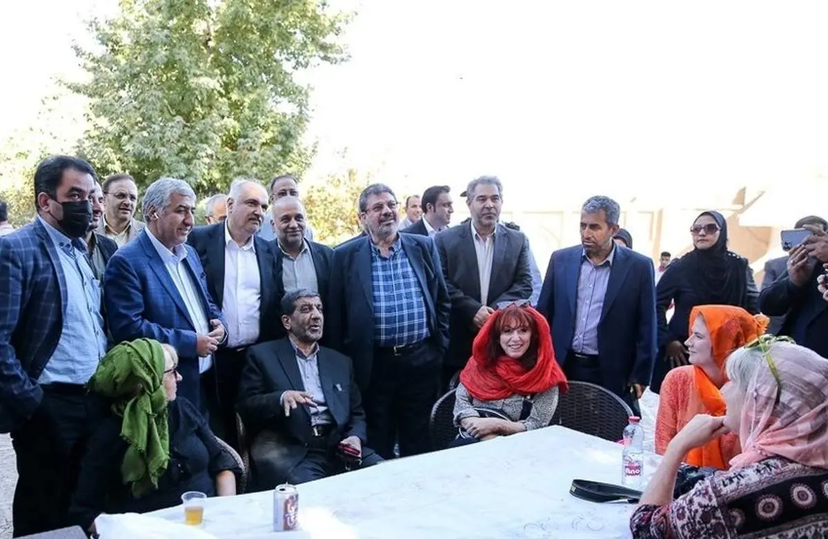 حجاب زنان گردشگر خارجی در مواجهه با ضرغامی + عکس