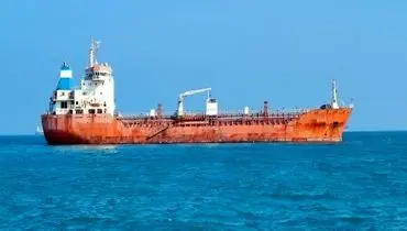 توقیف نفتکش خارجی حامل ۱۱ میلیون لیتر سوخت قاچاق توسط نیروی دریایی سپاه + فیلم