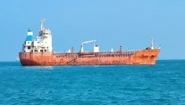 توقیف نفتکش خارجی حامل ۱۱ میلیون لیتر سوخت قاچاق توسط نیروی دریایی سپاه + فیلم