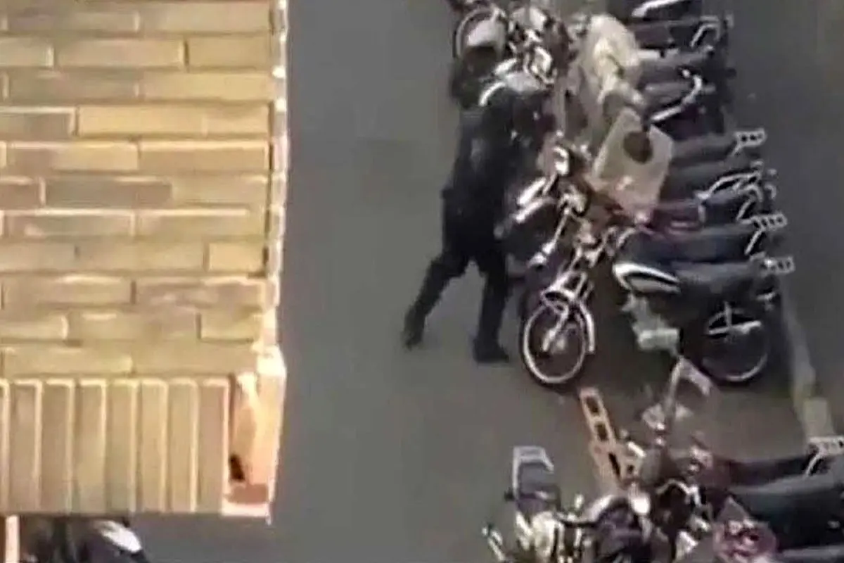 واکنش رئیس سازمان قضایی نیروهای مسلح به فیلم تخریب موتورسیکلت‌های مردم: صحنه‌ سازی است+ فیلم