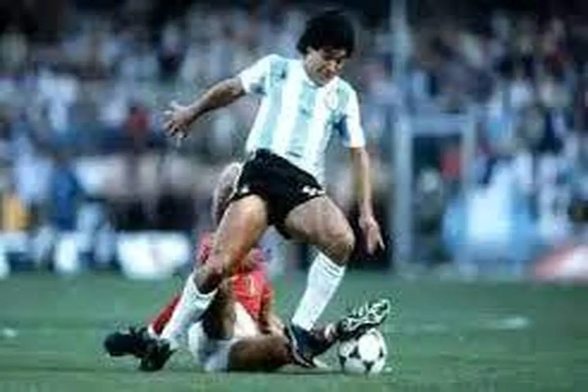لگدهای وحشیانه مارادونا به صورت بازیکنان بیلبائو در سال ۱۹۸۳+فیلم