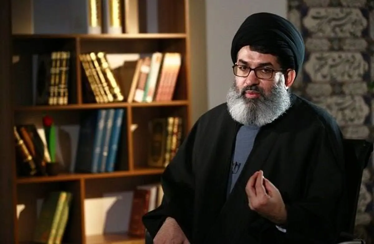 شباهت عجیب سید هاشم حیدری، دبیرکل جنبش عهدالله به رهبر انقلاب + فیلم