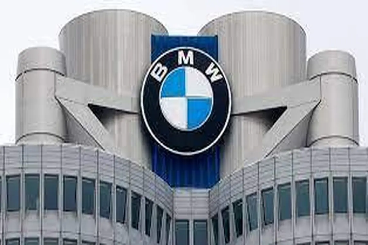 ویدئویی باورنکردنی از اولین خودروی تولیدی کمپانی BMW که تغییر رنگ می‌دهد!+ فیلم