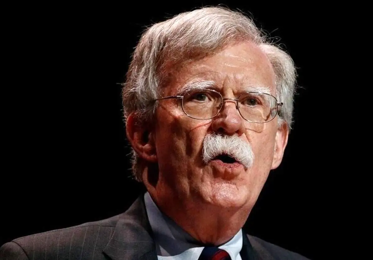 بازداشت خبرنگار به‌ دلیل پرسش از «بولتون» درباره جنایات جنگی آمریکا + فیلم