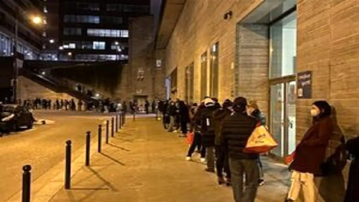 صف شهروندان پاریسی برای دریافت غذای رایگان + فیلم