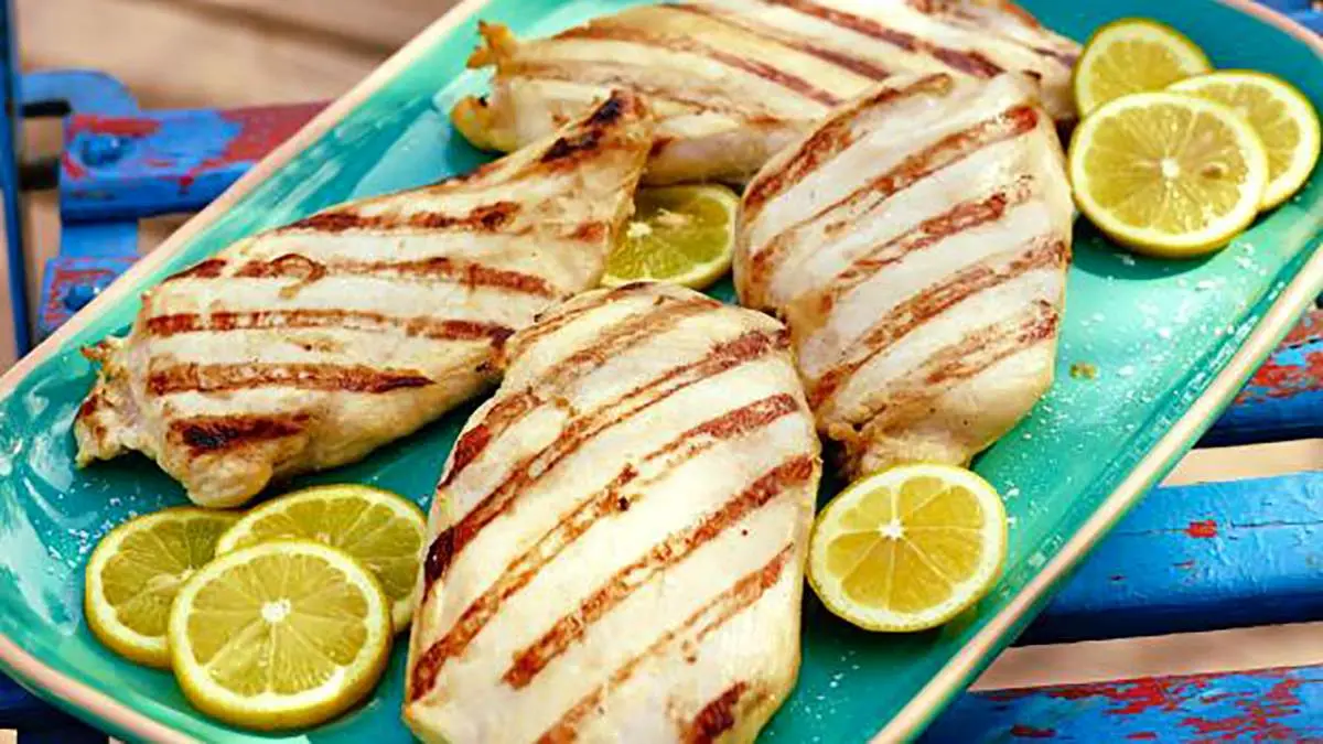 روش پخت ران گریل شده با رزماری + فیلم