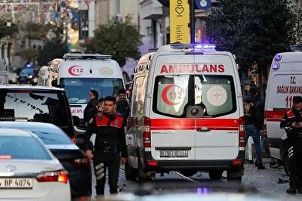 ادای احترام مردم استانبول به کشته شده‌ های حادثه تروریستی+ فیلم