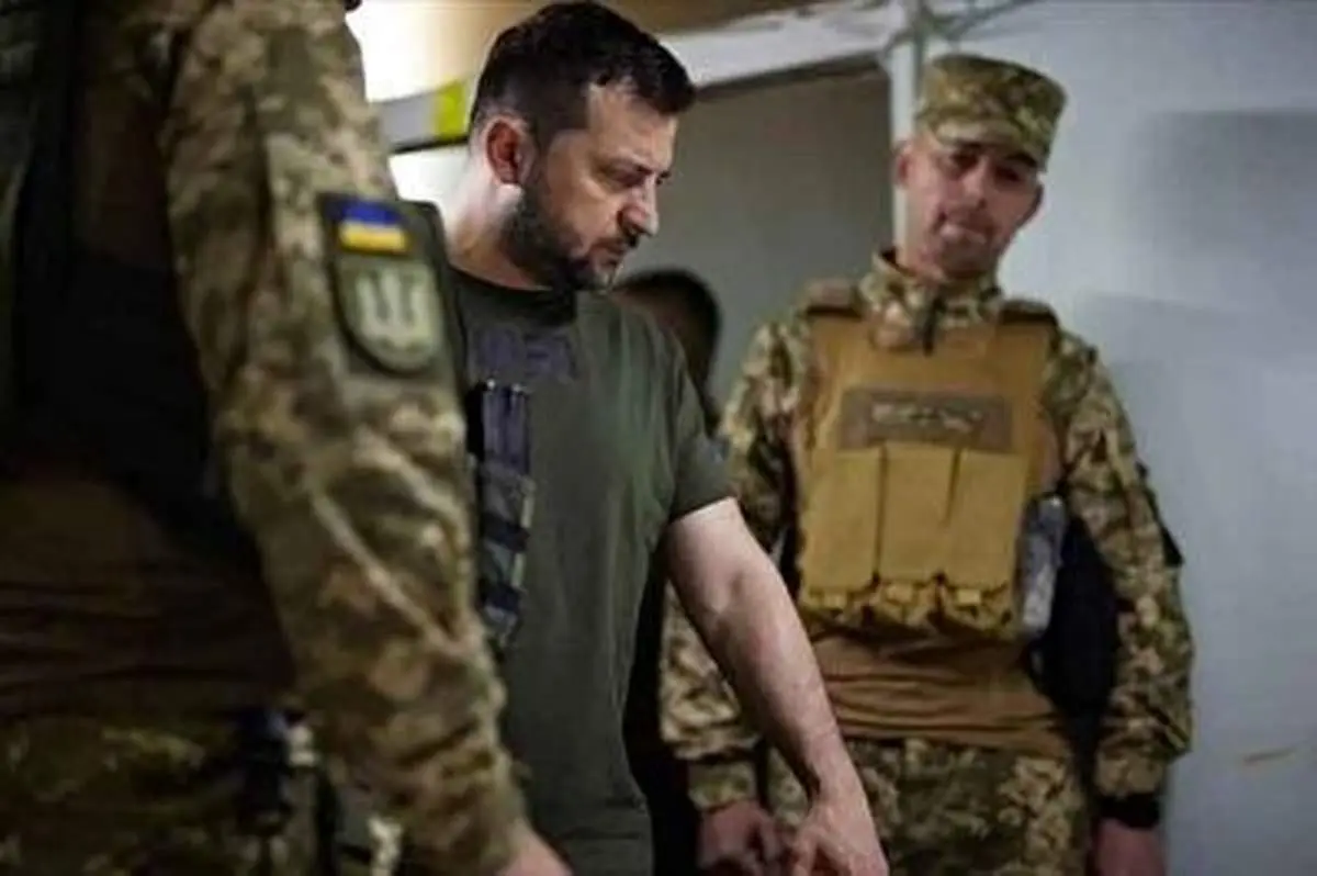 استقبال ویژه مردم خرسون از زلنسکی پس از آزادسازی شهرشان+ فیلم