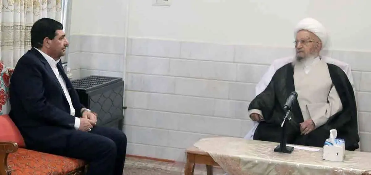 انتقاد آیت‌ الله مکارم از کاهش ارزش پول ملی