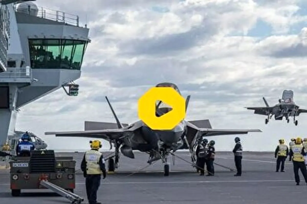 فرود نفس‌گیر یک جنگنده روی ناو هواپیمابر از زاویه دید خلبان+ فیلم