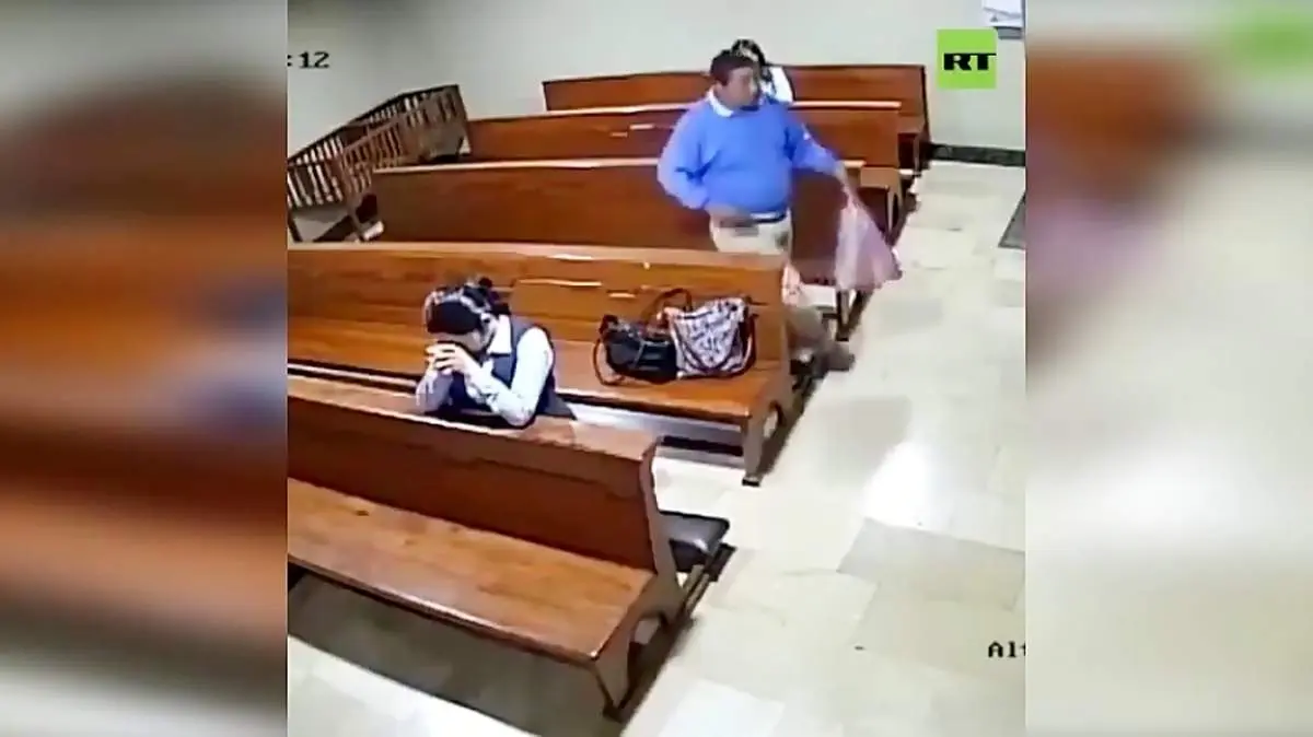 سرقت بی‌ شرمانه از یک زن در کلیسا + فیلم