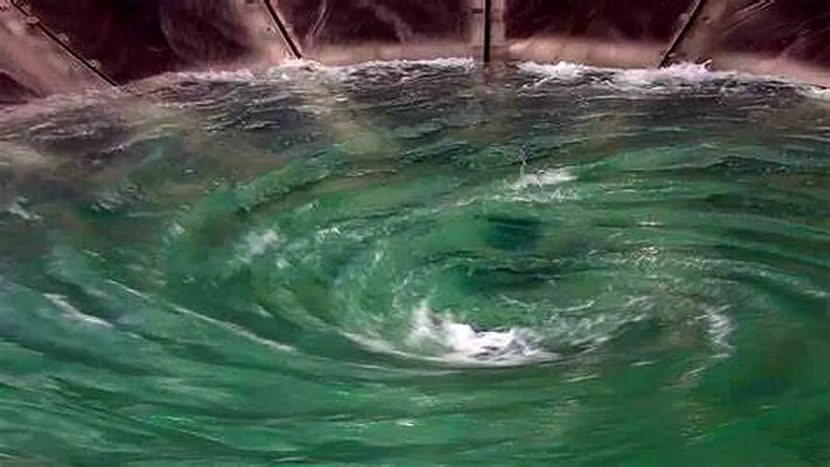 واکنش گردشگران به گرداب مصنوعی یک مجتمع تجاری + فیلم