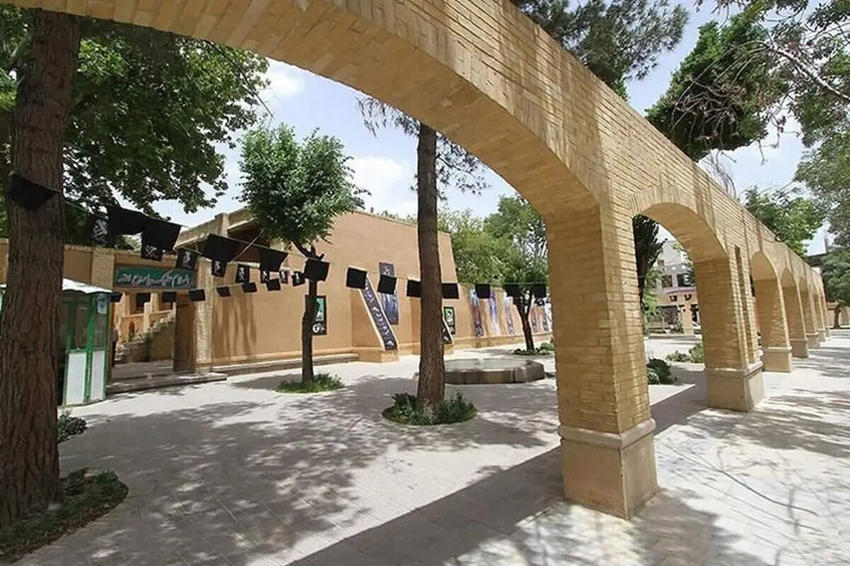 لحظه آتش زدن بیت موزه بنیانگذار جمهوری اسلامی +فیلم