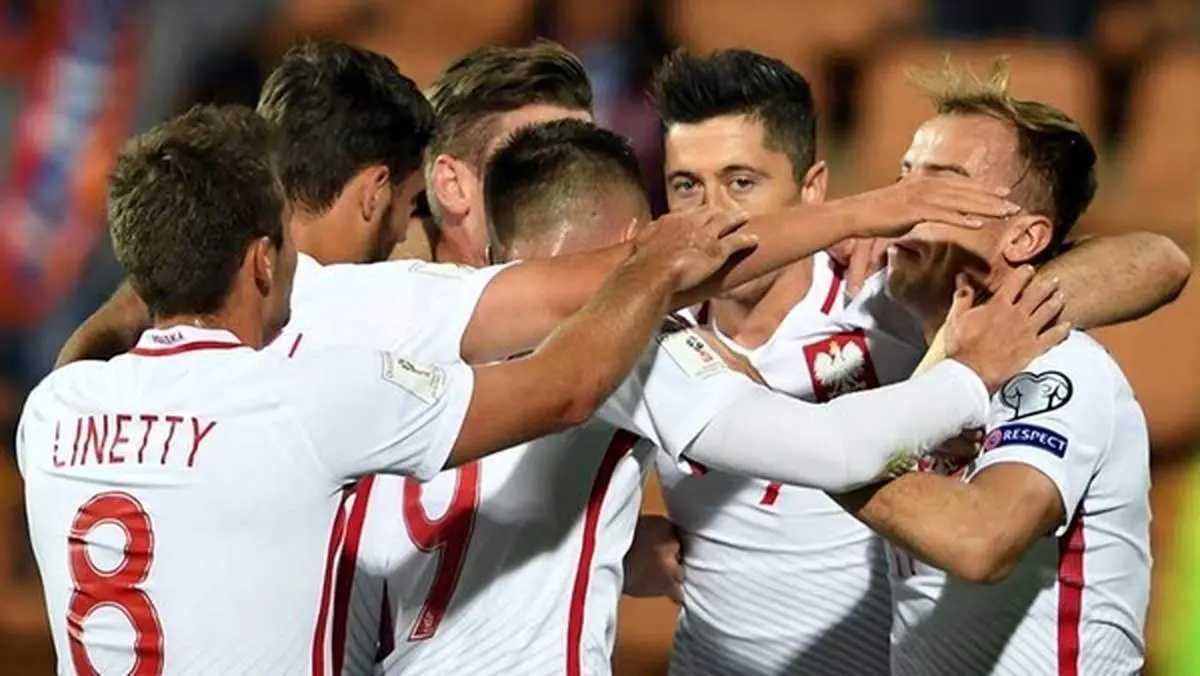 اسکورت تیم ملی لهستان در جام جهانی با هواپیمای جنگنده+فیلم