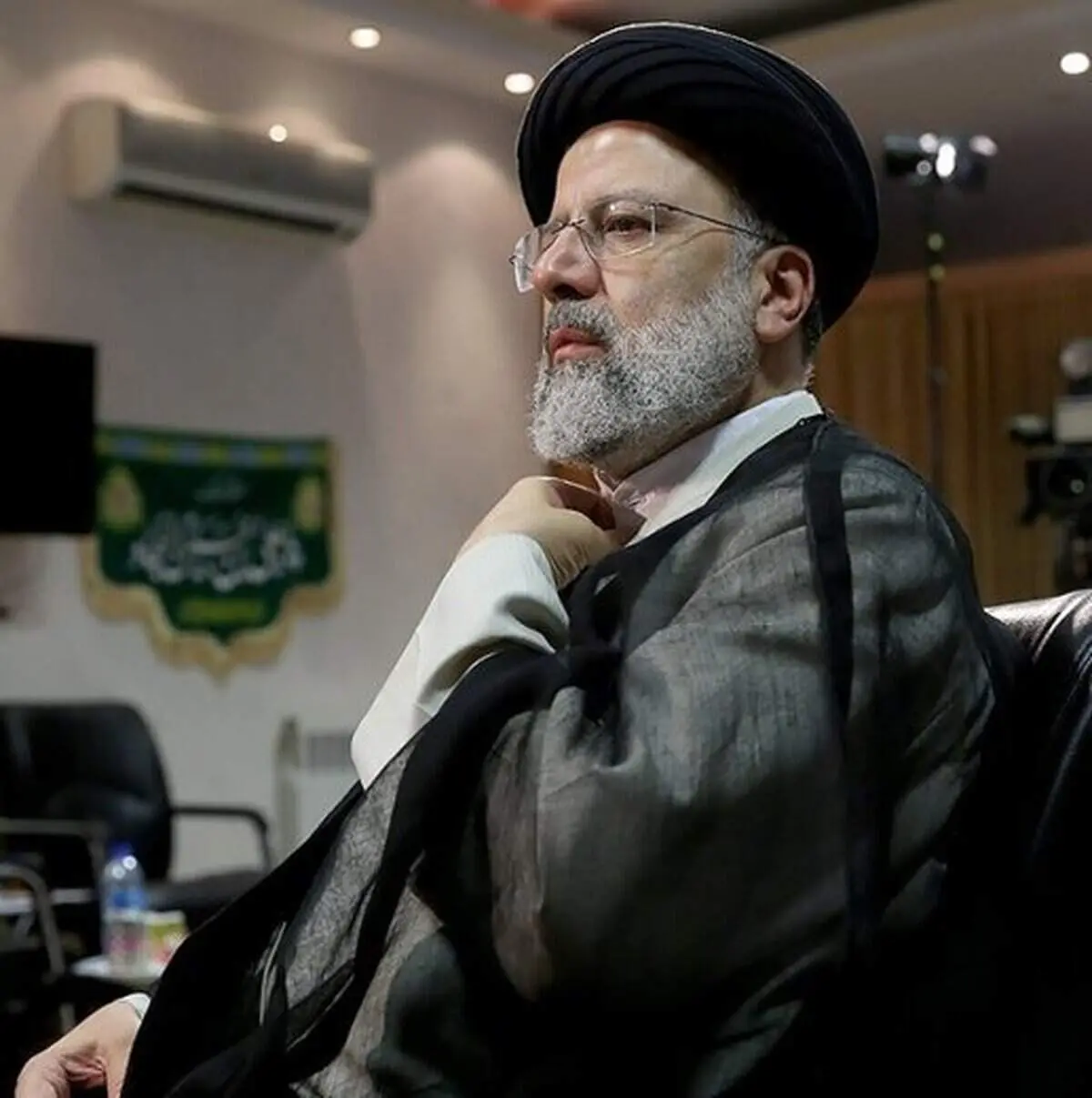 آقای رئیسی! فقط یکی از خواص را نام ببرید که می‌توانست در حوادت اخیر آرامش بخش باشد و تخریبش نکرده باشند