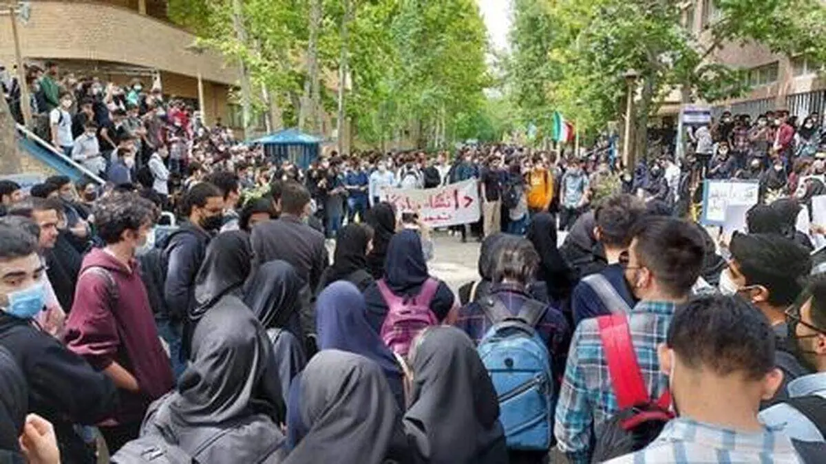 روزنامه جمهوری اسلامی: حاکمان شجاعانه خواسته‌های مردم را برآورده کنند